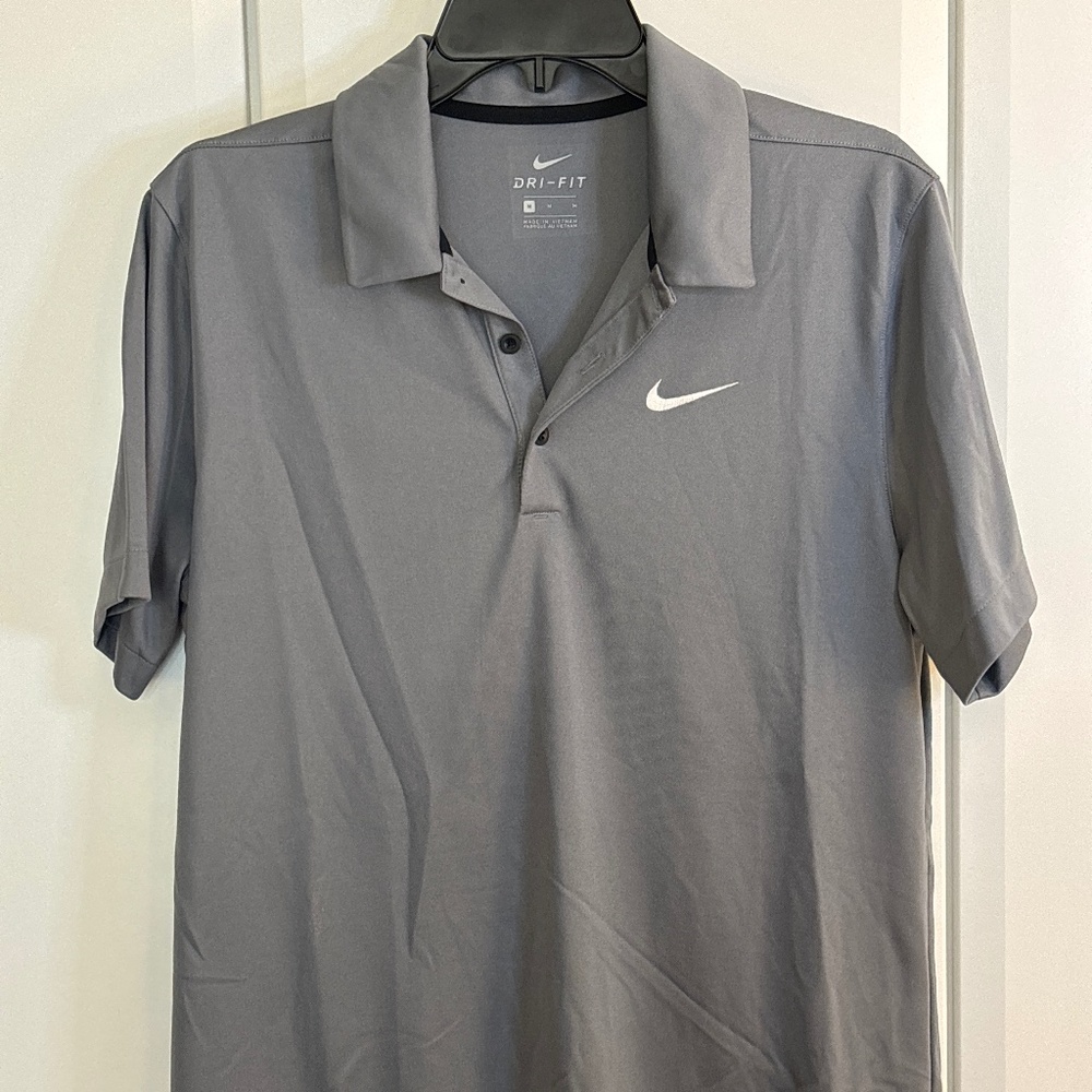 Men’s Nike polo short sleeve shirt